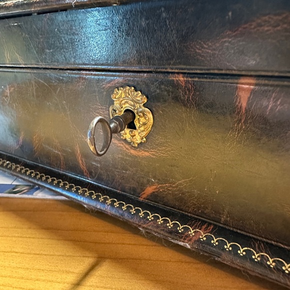 antique french silk tufted interior Napoleon 3rd jewelry box - Picture 8 of 10